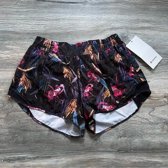 Lululemon Black Watercolor Hotty Hot Lululemon Shorts size 8 Women New with Tags - Picture 2 of 15
